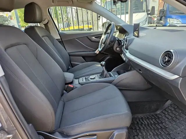 Audi Q2 view 10