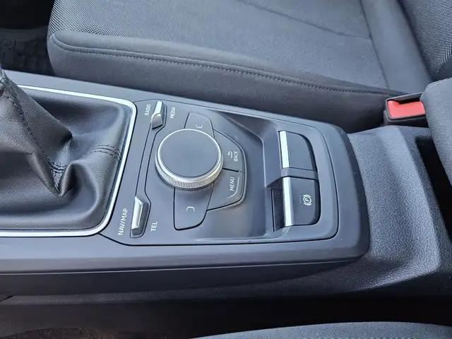 Audi Q2 view 14