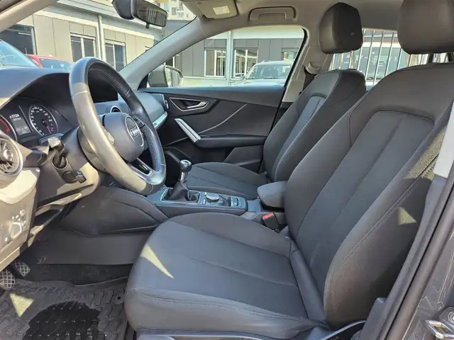Audi Q2 view 8