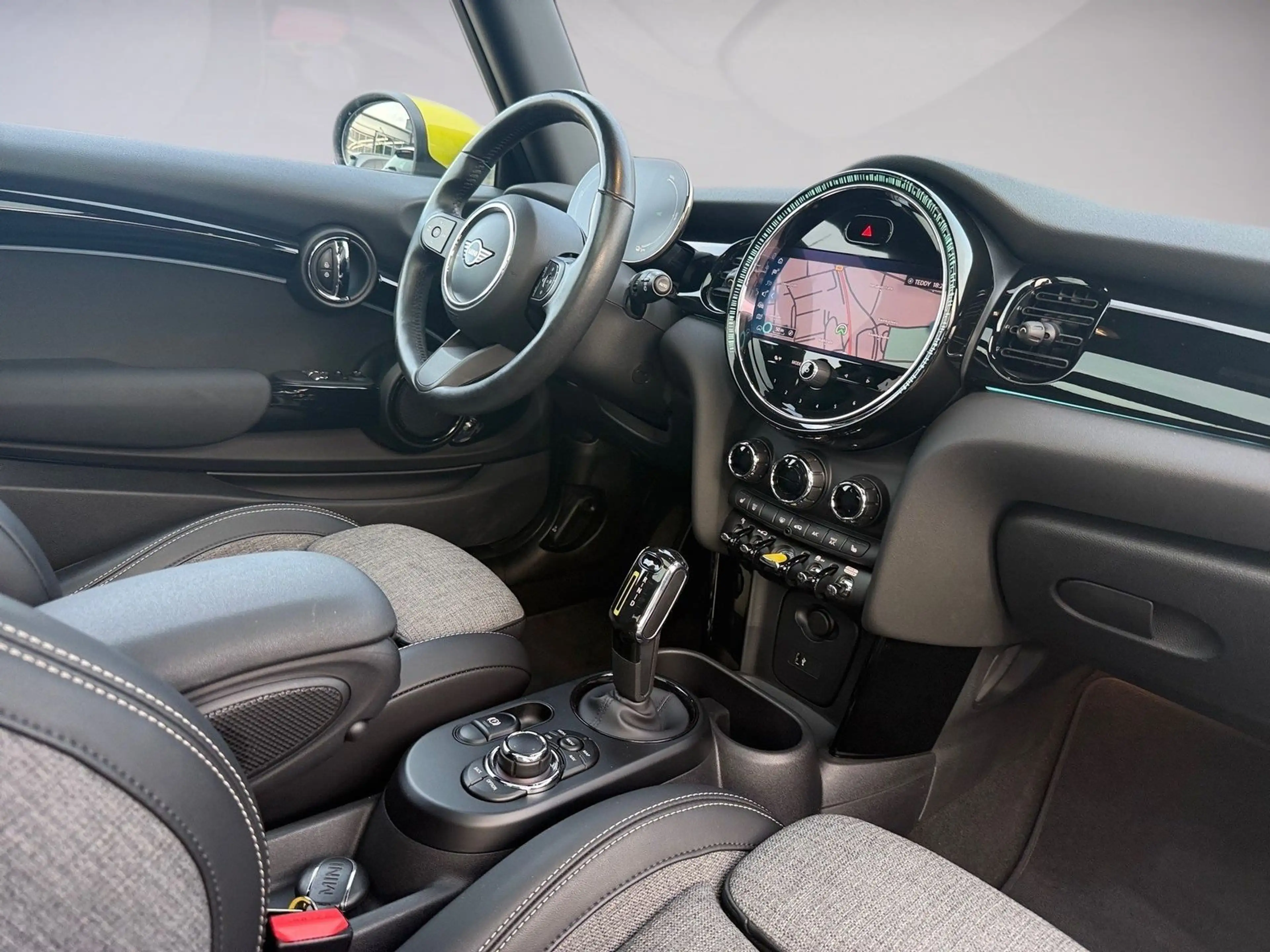 MINI Cooper SE Classic Trim*Pano*17-Zoll*Keyles*Lenkr — photo 6