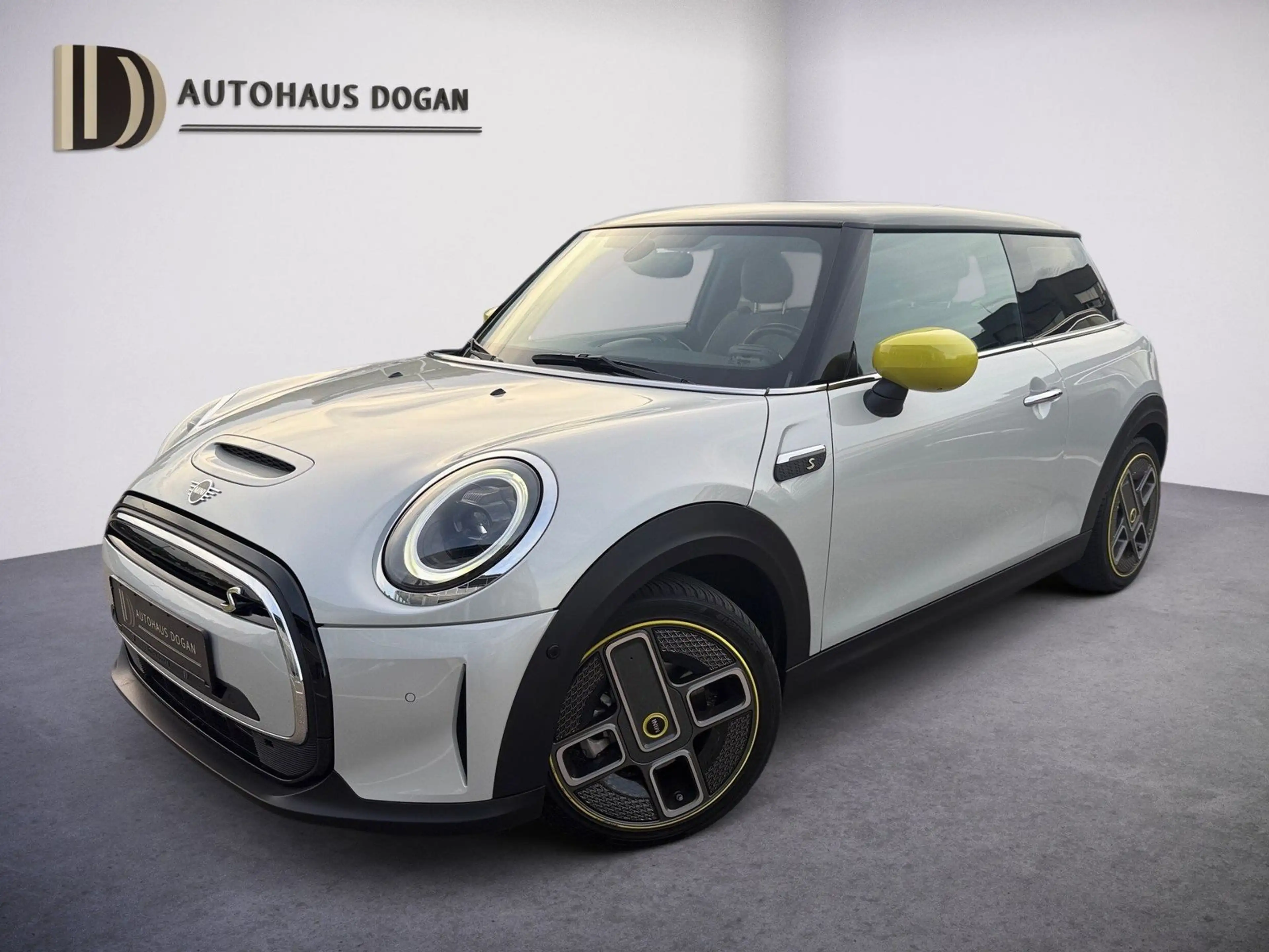 MINI Cooper SE Classic Trim*Pano*17-Zoll*Keyles*Lenkr