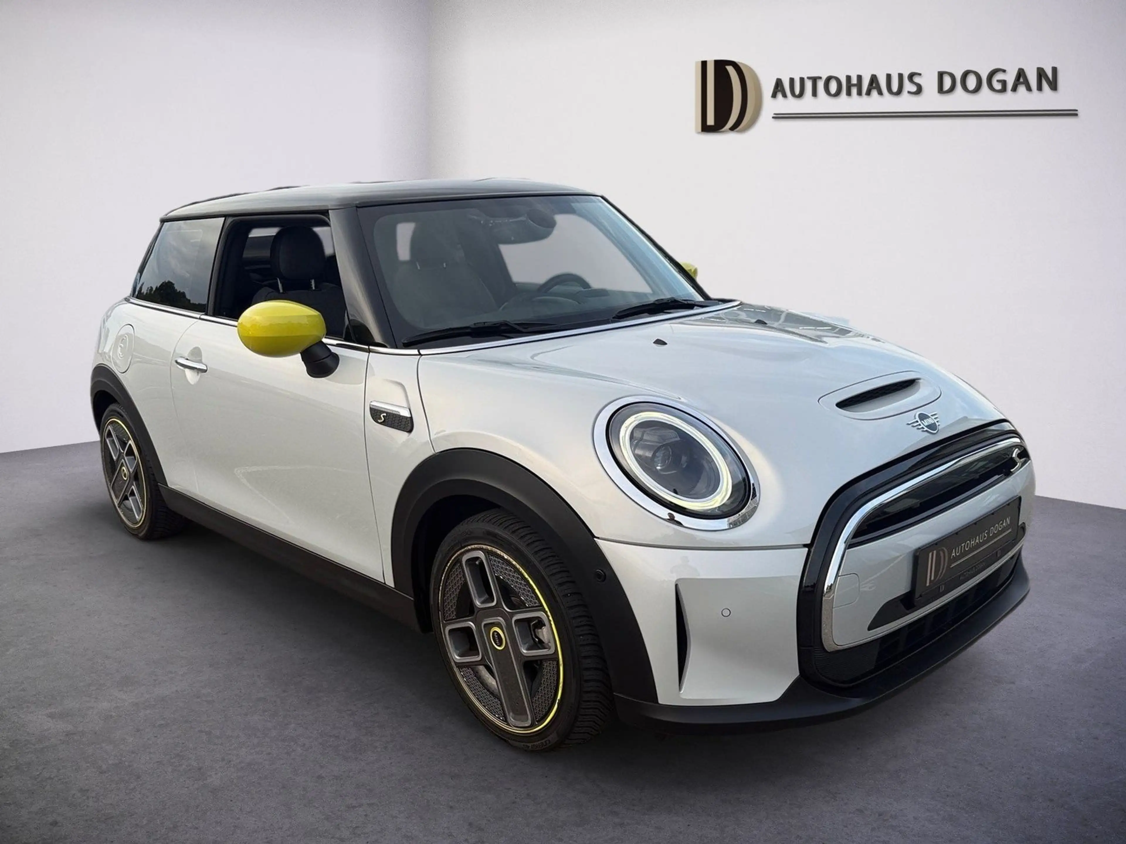 MINI Cooper SE Classic Trim*Pano*17-Zoll*Keyles*Lenkr — photo 2
