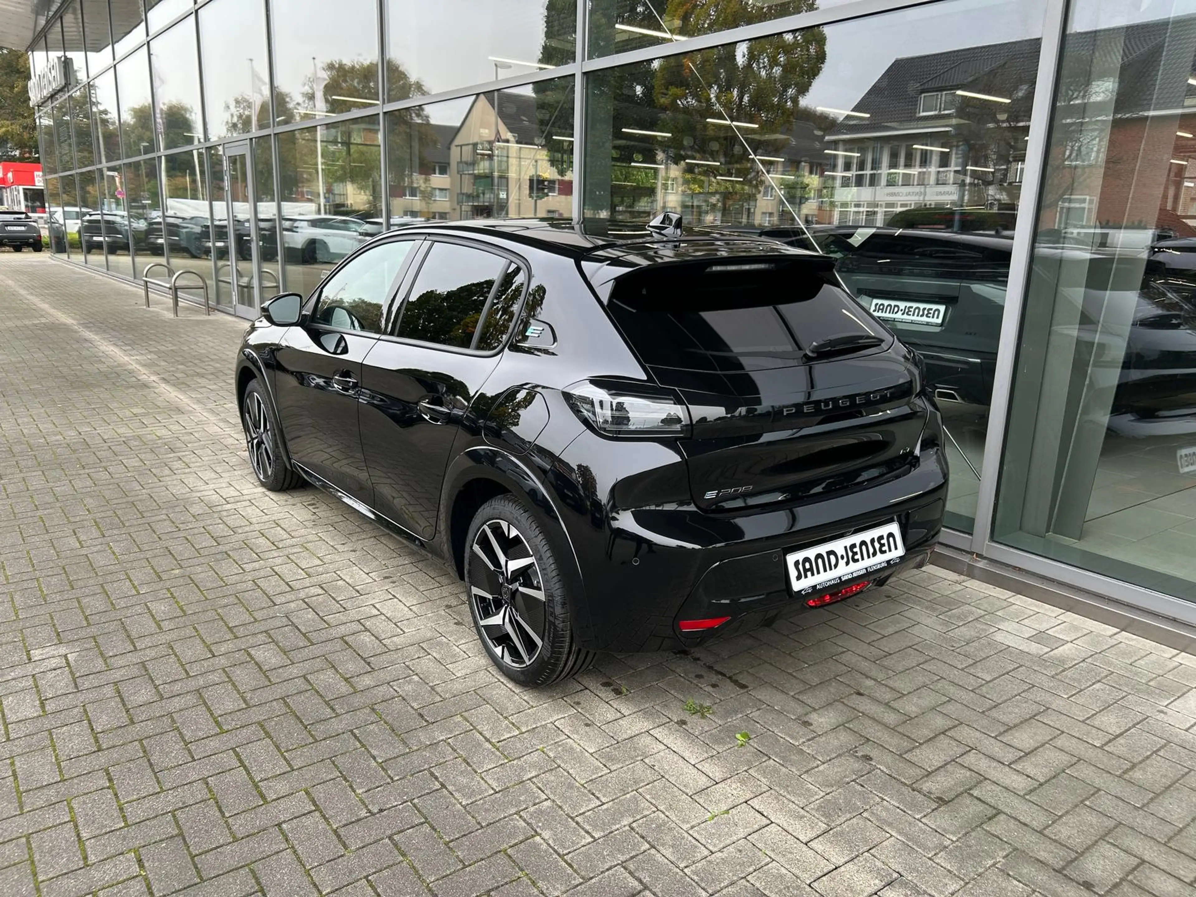 Peugeot e-208 156 GT 54kWh DriveAss+ Panorama 17" 180° — photo 7