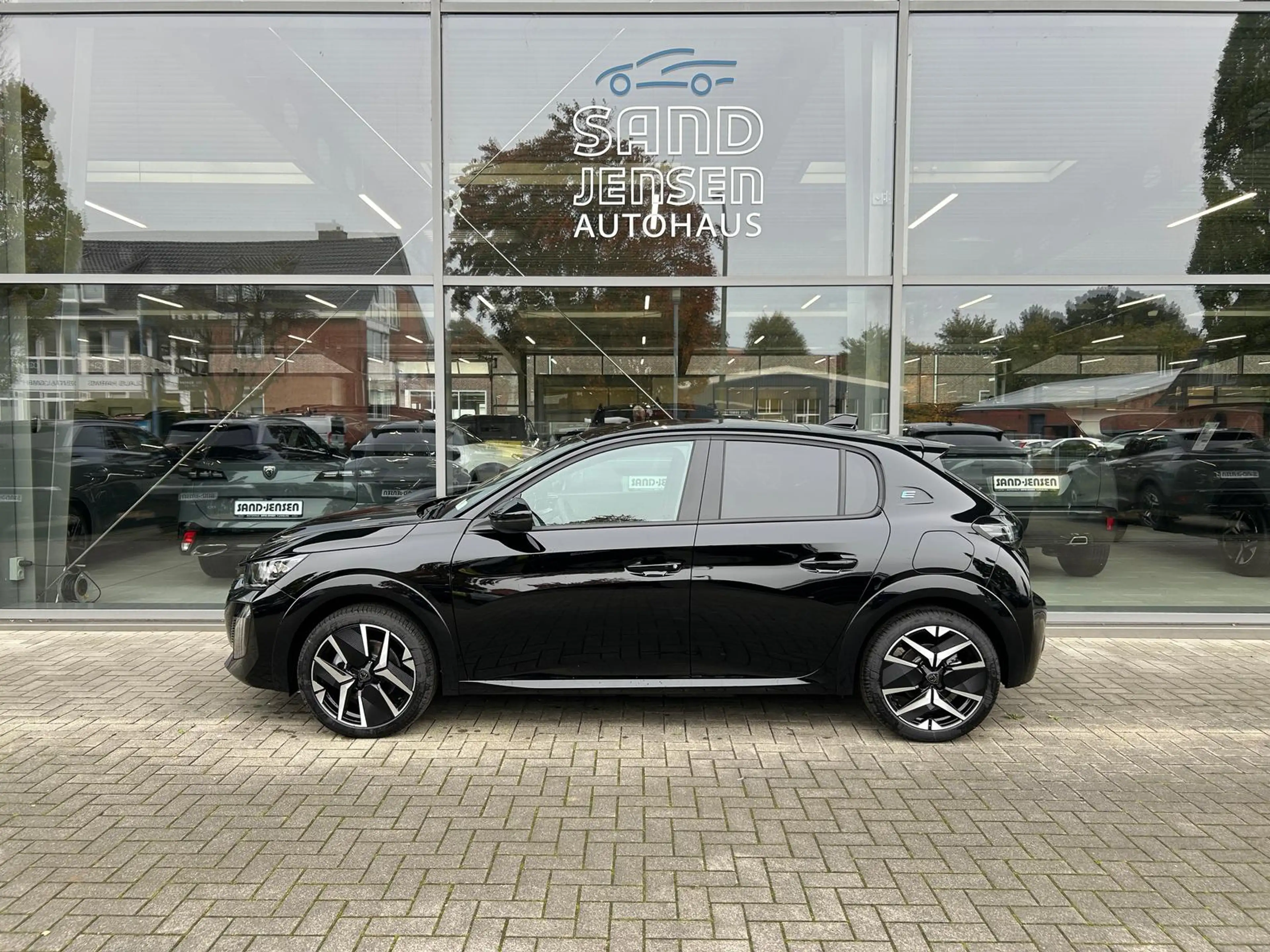 Peugeot e-208 156 GT 54kWh DriveAss+ Panorama 17" 180° — photo 5