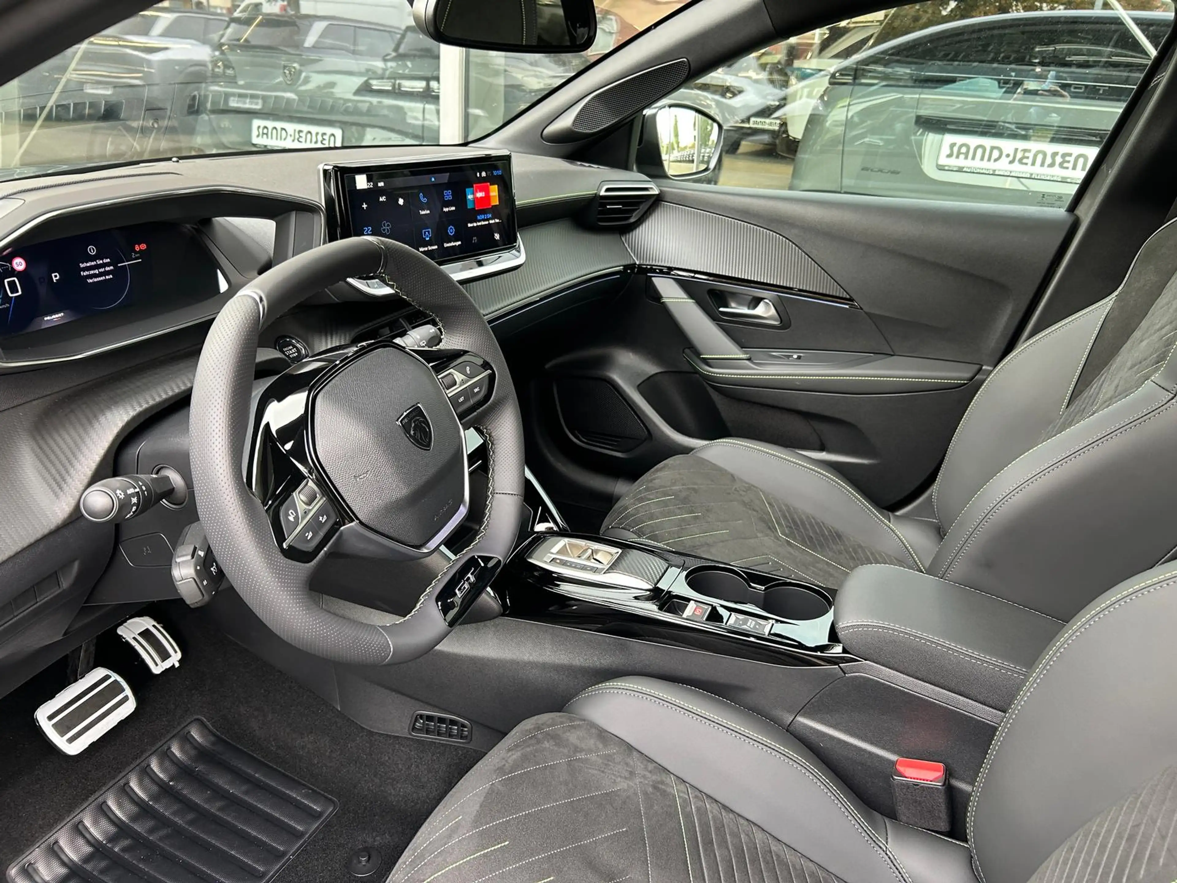 Peugeot e-208 156 GT 54kWh DriveAss+ Panorama 17" 180° — photo 13