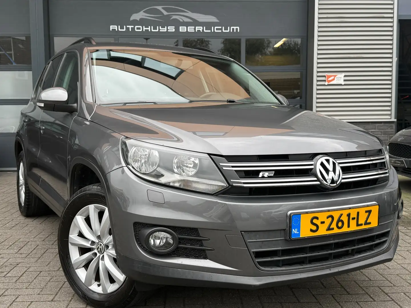 Volkswagen Tiguan 1.4 TSI Comfort&Design|R-Line|Stoelverwarming|Onde Grijs - 1