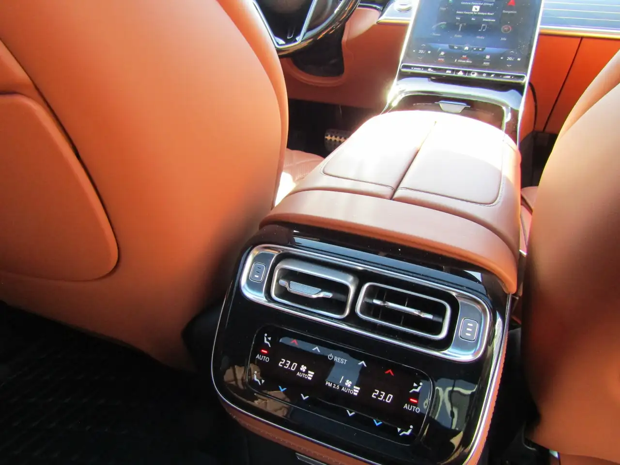 Mercedes-Benz S-Class снимка Mercedes-Benz S-Class