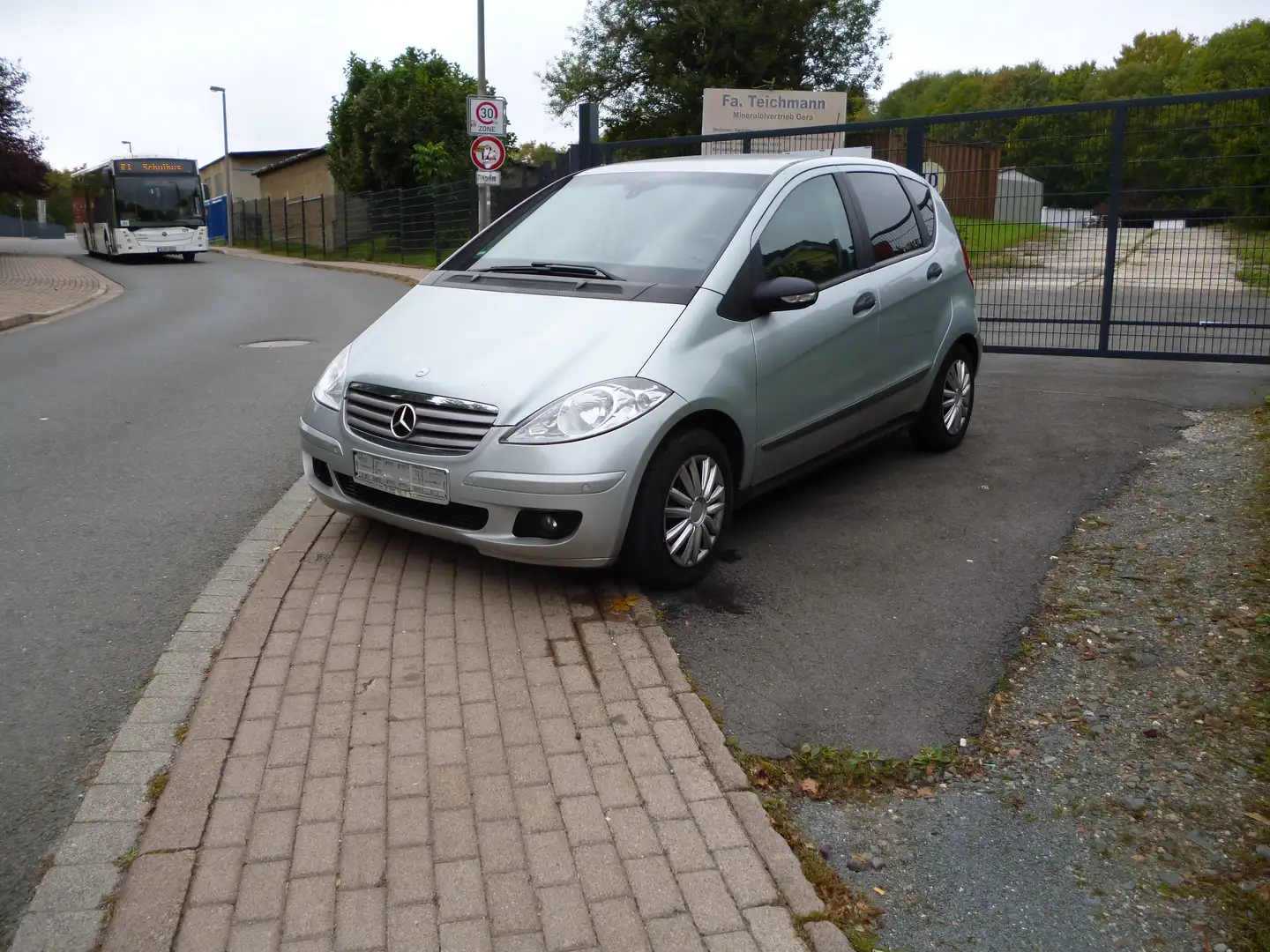 Mercedes-Benz A 170 A-Klasse  5-Türer Elegance Silber - 1