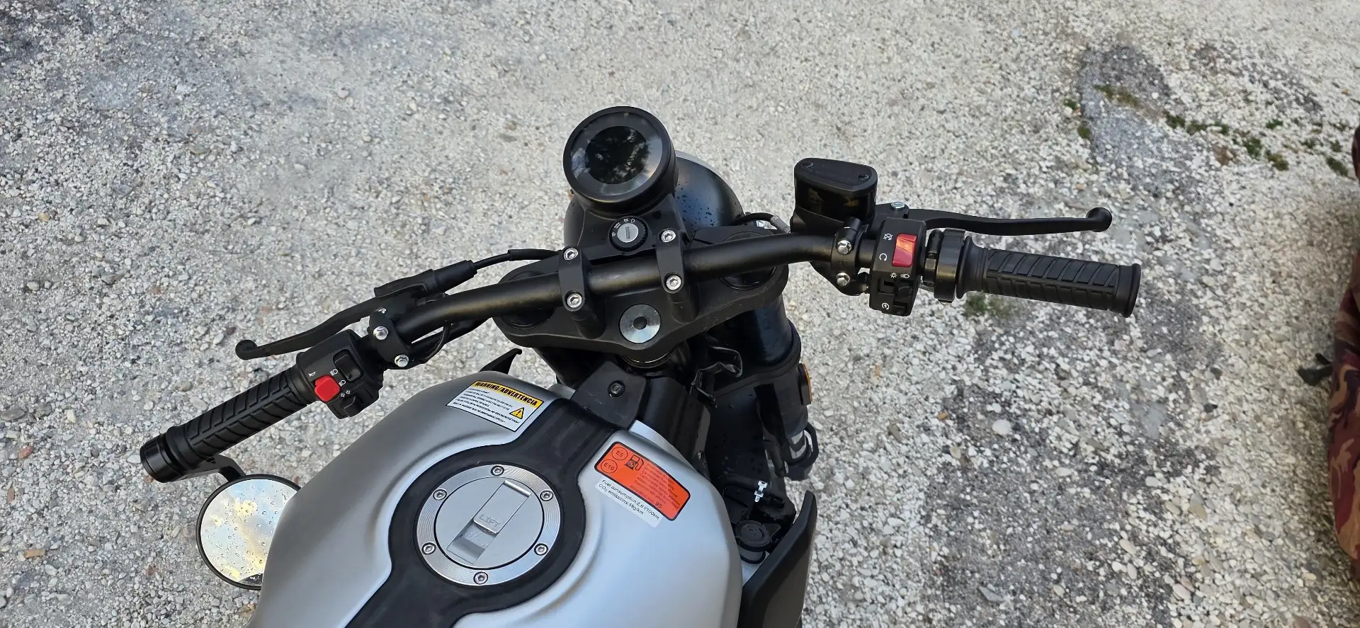 Brixton Crossfire 125 Argent - 2