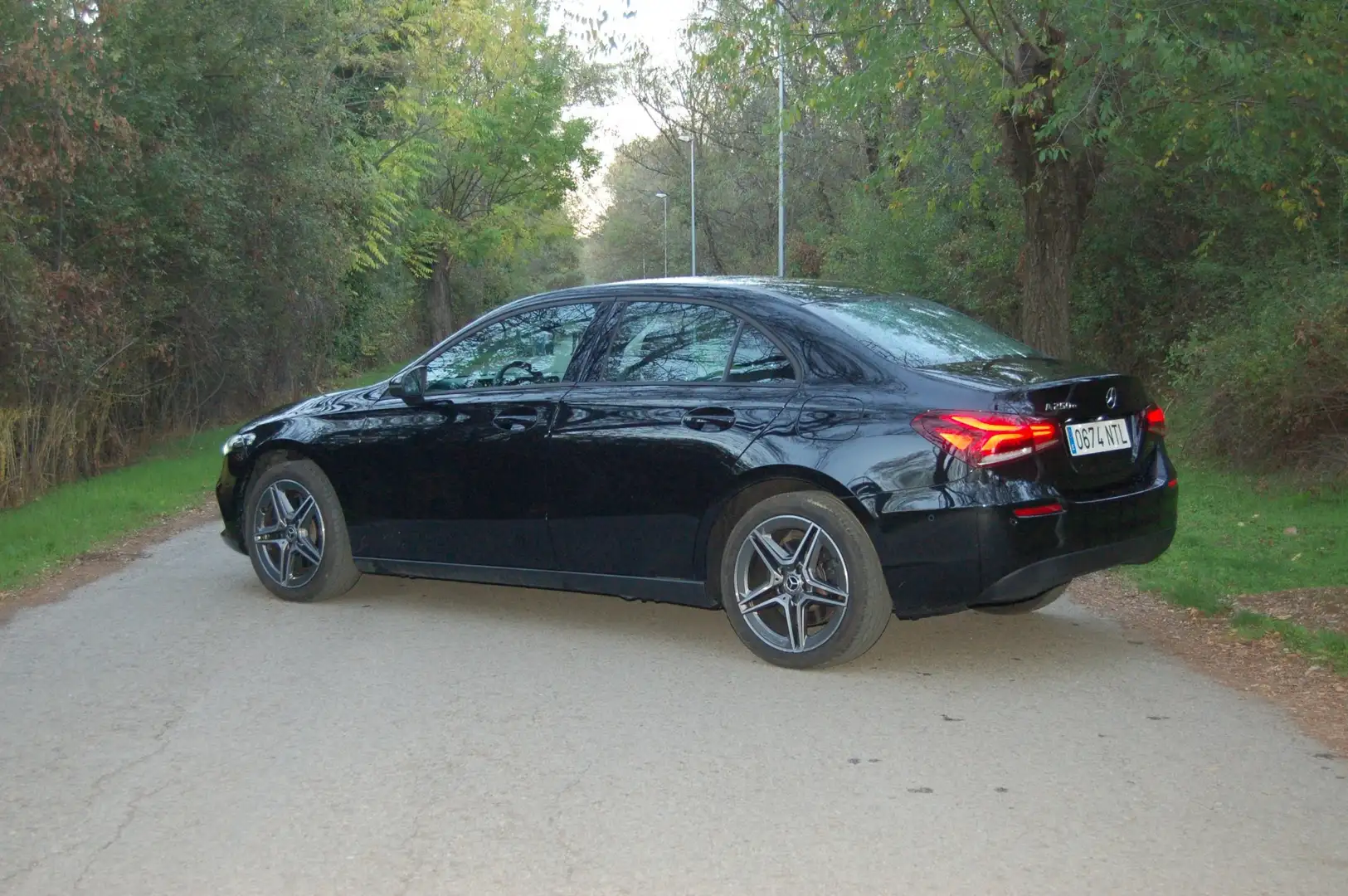 Mercedes-Benz A 250 250e Sedán 8G-DCT - 2