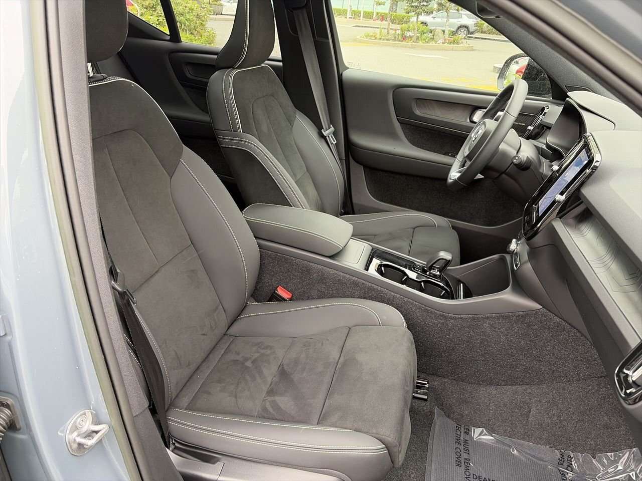 2023 Volvo XC40 Ultimate Local One-Owner | Accident-Free | Fully L thumb 32