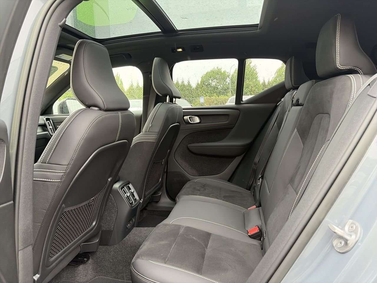 2023 Volvo XC40 Ultimate Local One-Owner | Accident-Free | Fully L thumb 30