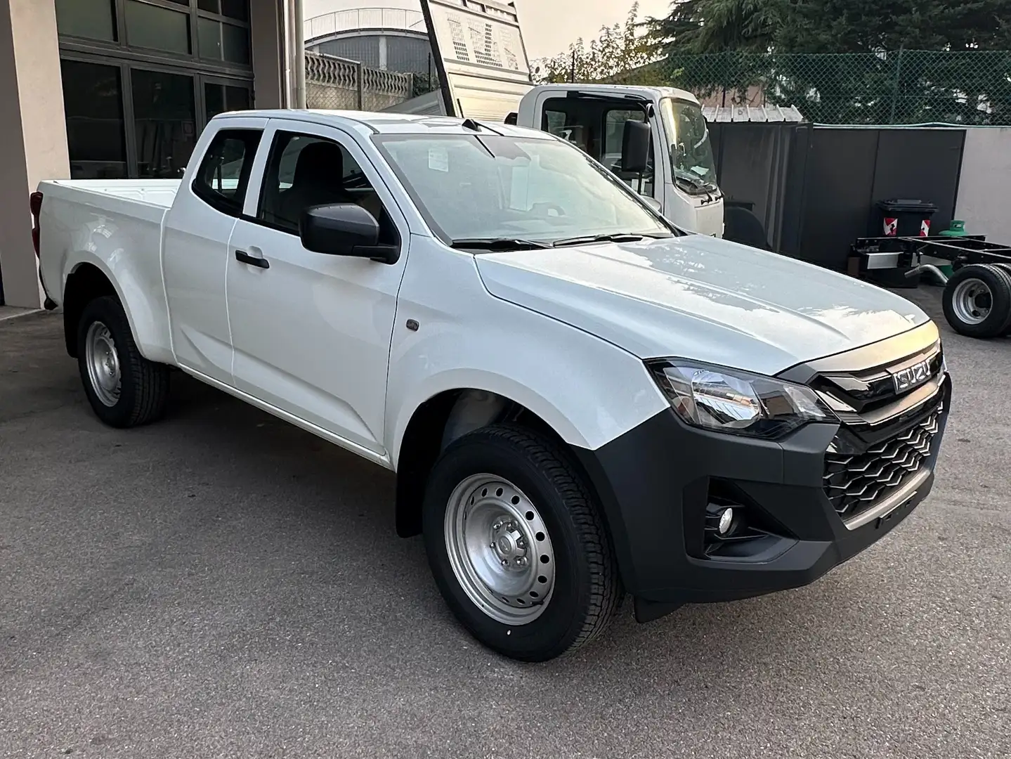 Isuzu D-Max 1.9 space N60B 4x4 auto Bianco - 1