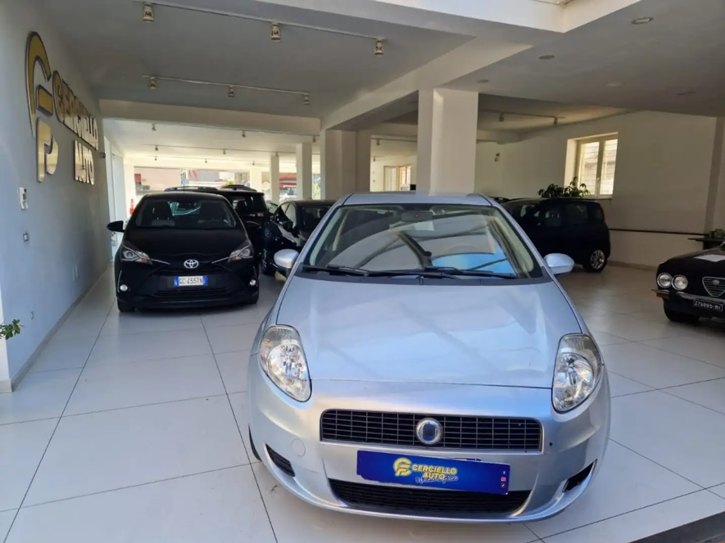 Fiat Grande Punto 1.2 5 porte Dynamic metano Grau - 1
