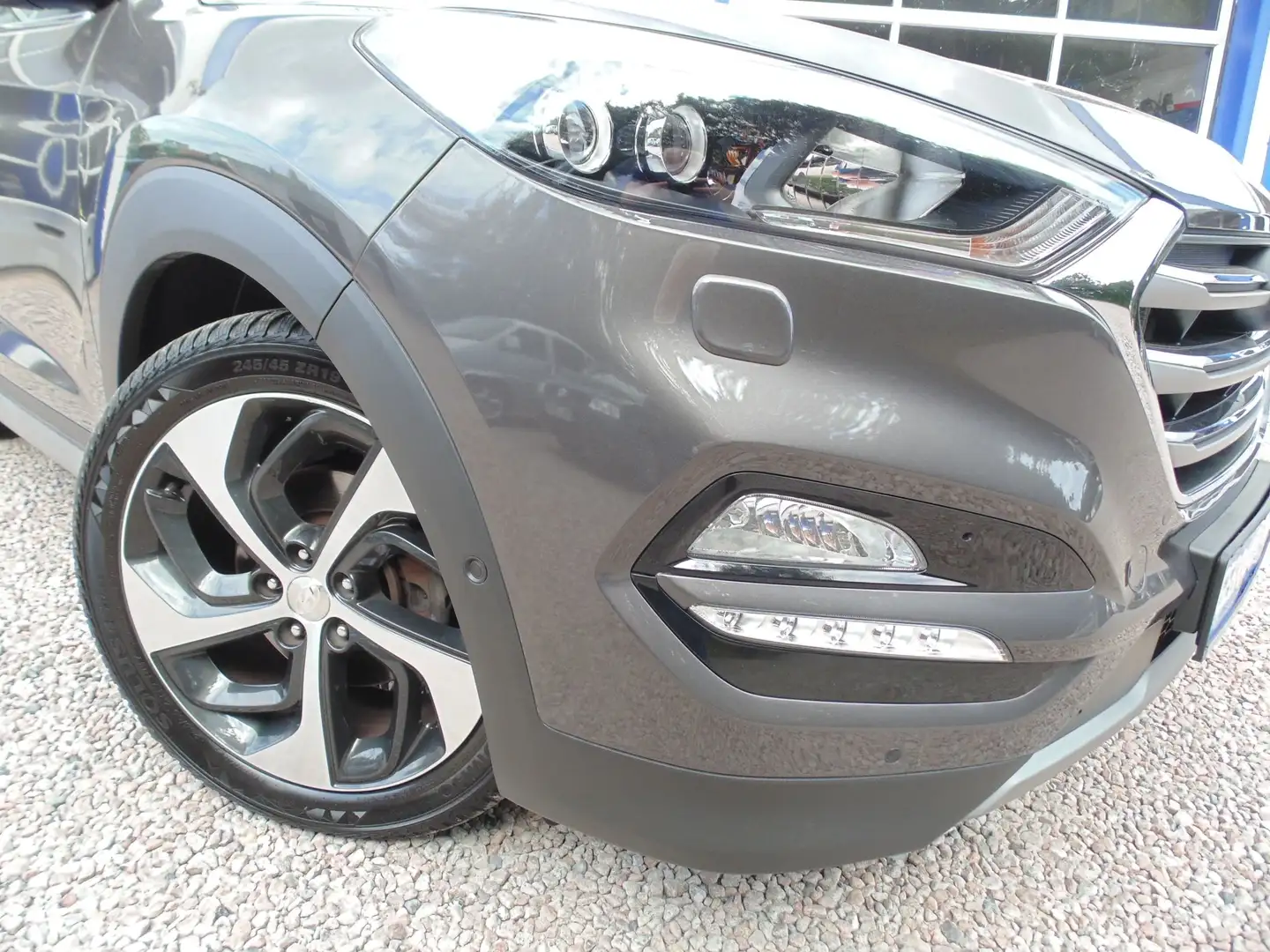 Hyundai TUCSON Premium 4WD  **Automatik** Grau - 2