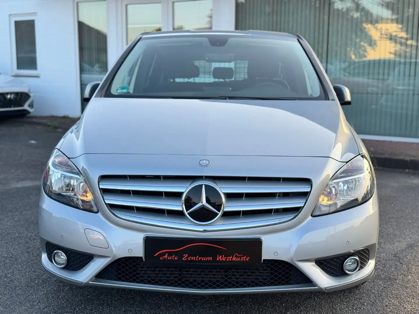 Mercedes-Benz B 200 Navi Kamera PDC Sitzheizung MB Scheckheft Silber - 2