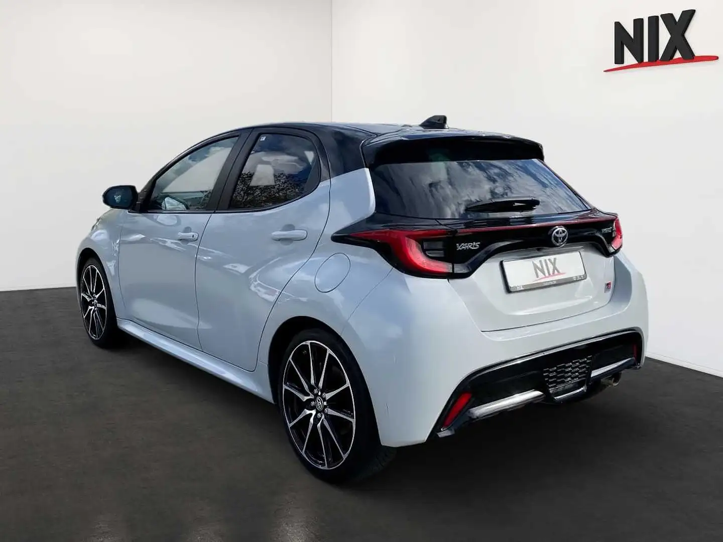 Toyota Yaris 1.5 Hybrid GR Sport LED SHZ KLIMA KAMERA Grau - 2