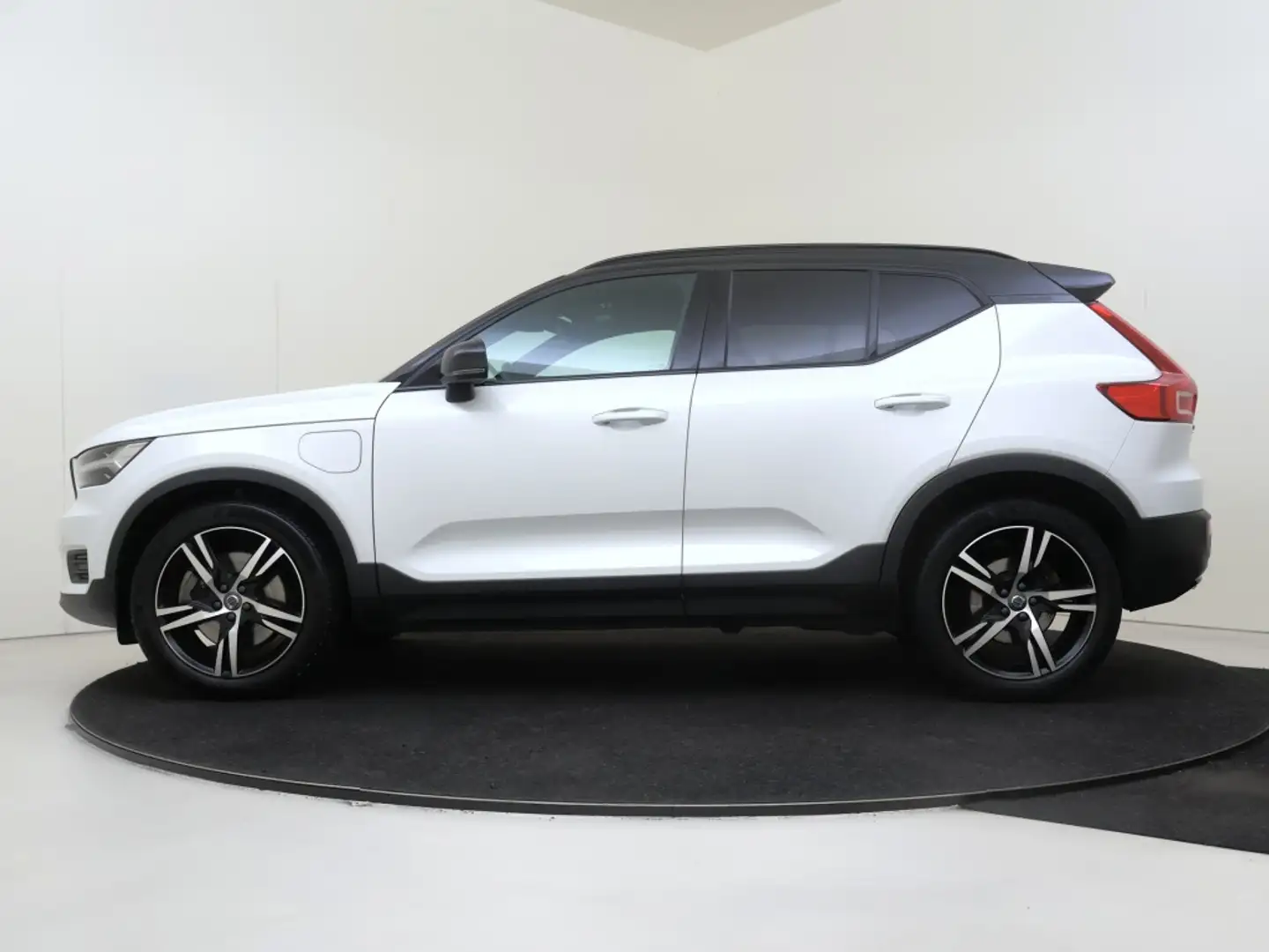 Volvo XC40 T5 Recharge R-Design | Trekhaak | Panoramadak | Wit - 2