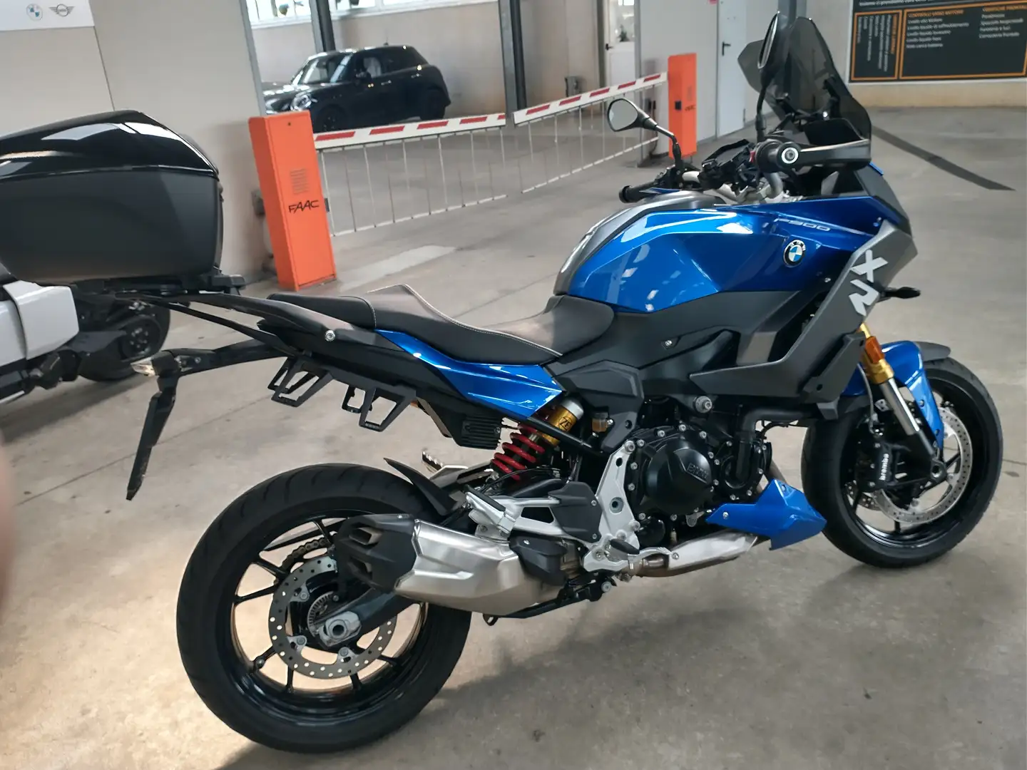 BMW F 900 XR Modrá - 1