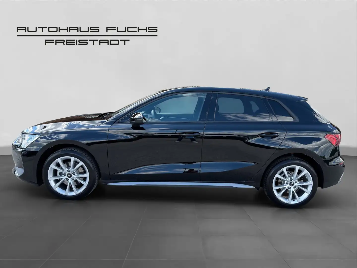 Audi A3 30 TFSI Schwarz - 2