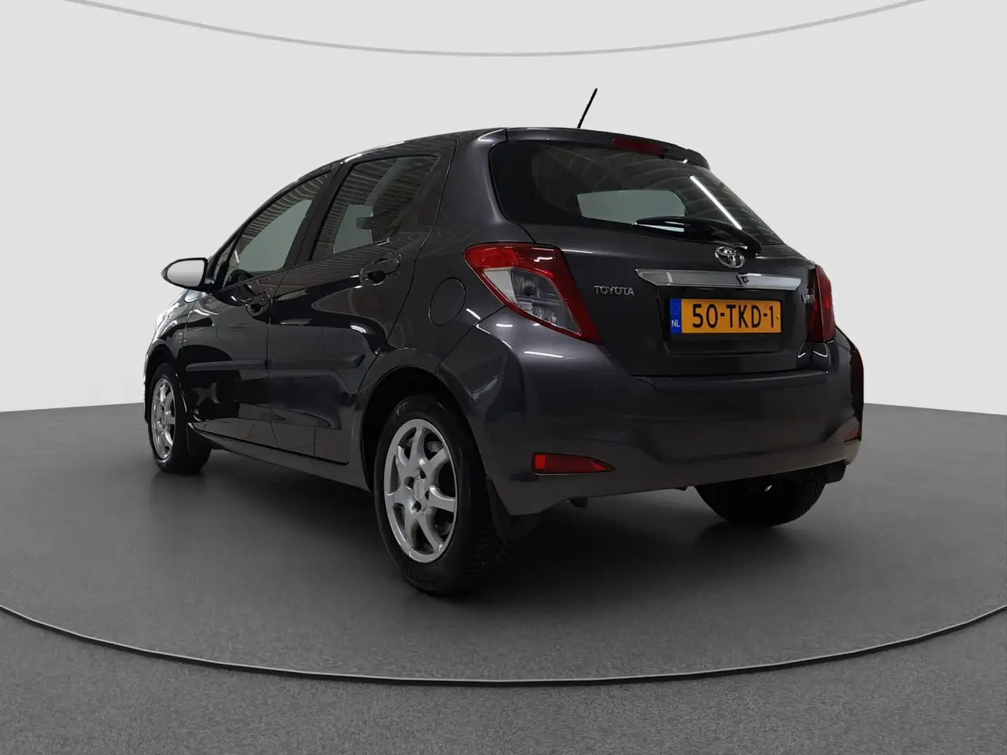 Toyota Yaris 1.3 VVT-i Aspiration | Navigatie | Camera | LM Vel Gris - 2