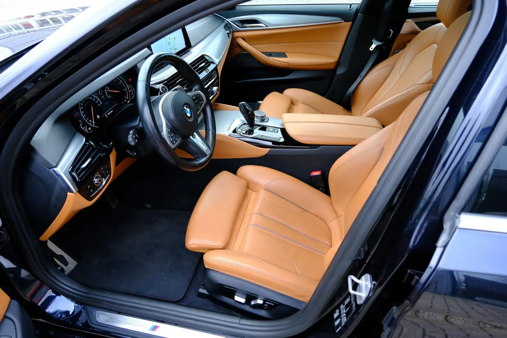 BMW 530 5-serie 530d 265pk M Sport Aut. Pano|Leder|HUD|Har Zwart - 2