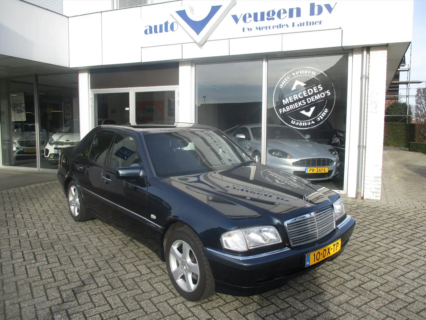 Mercedes-Benz C 180 1.8 C180 SEDAN Elegance / In bijzonder mooie staat Schwarz - 1