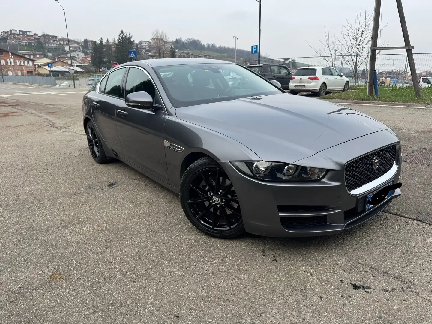 Jaguar XE XE 2.0d Pure 180cv auto Grigio - 2