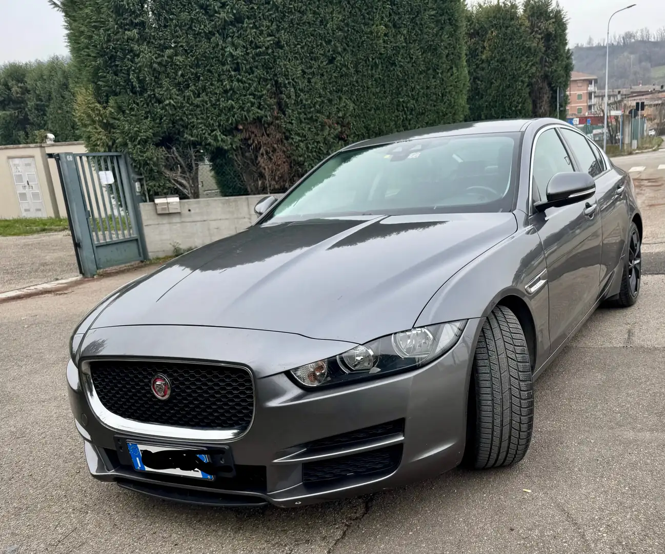 Jaguar XE XE 2.0d Pure 180cv auto Grigio - 1
