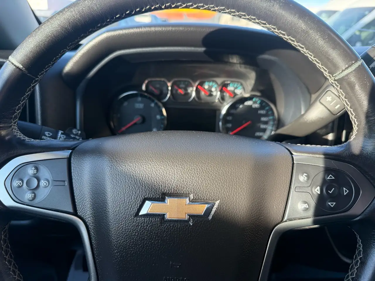Chevrolet Silverado 1500 снимка Chevrolet Silverado 1500