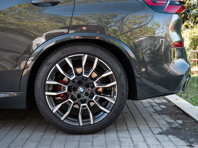BMW X5 view 8