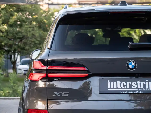 BMW X5 view 11