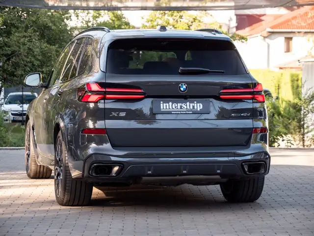 BMW X5 view 4