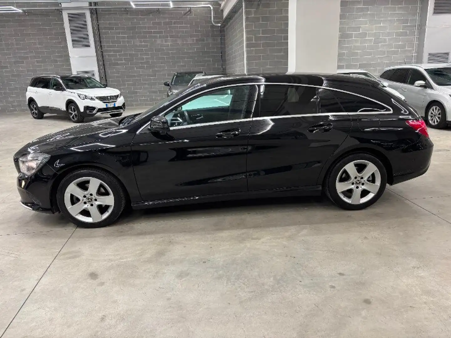 Mercedes-Benz CLA 180 CLA 180 d S.W. Automatic Business Extra Schwarz - 2