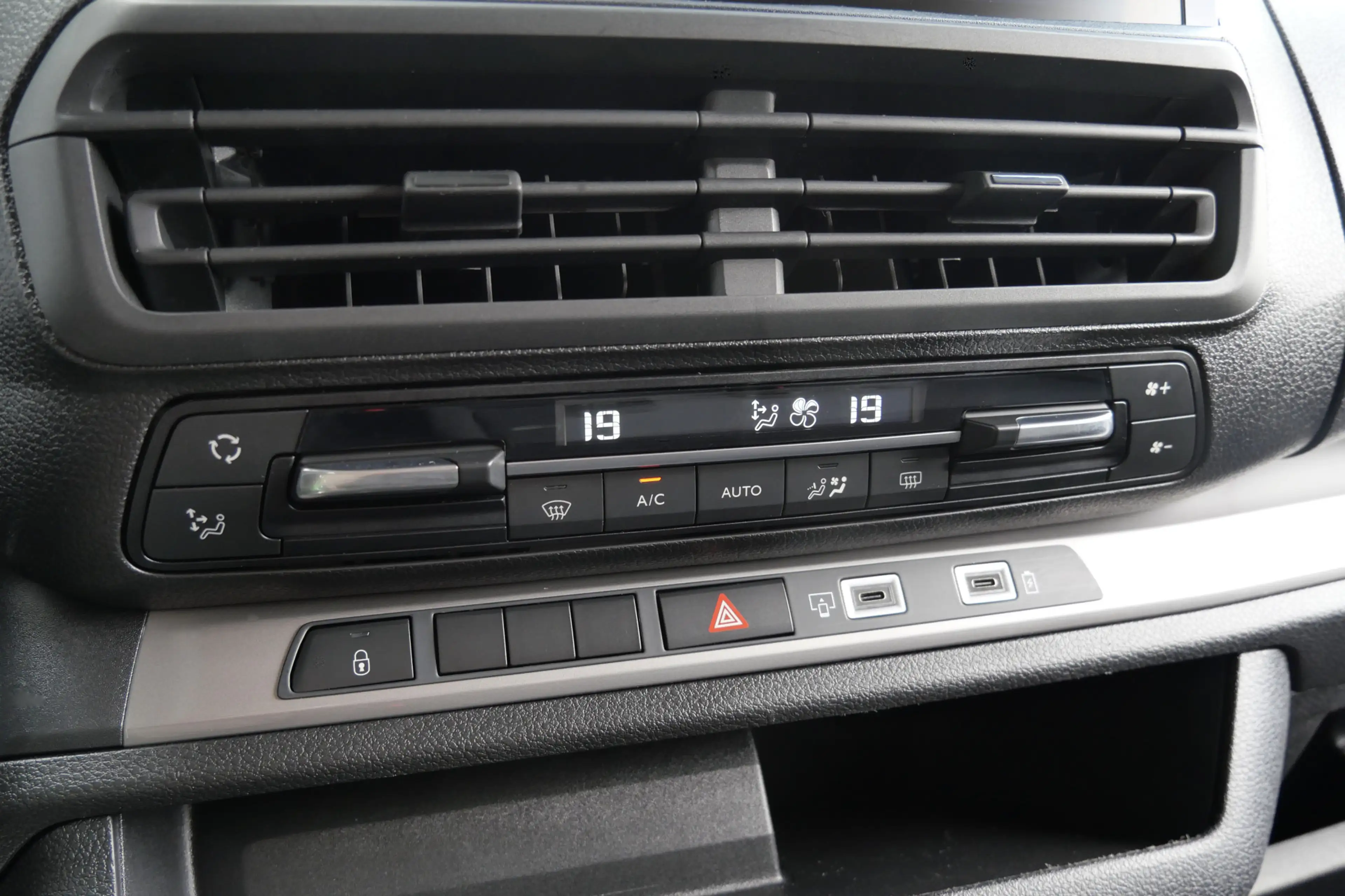 Peugeot e-Expert Long 75 kWh | Carplay | Camera  | 2x SCHUIF | Clim — photo 9