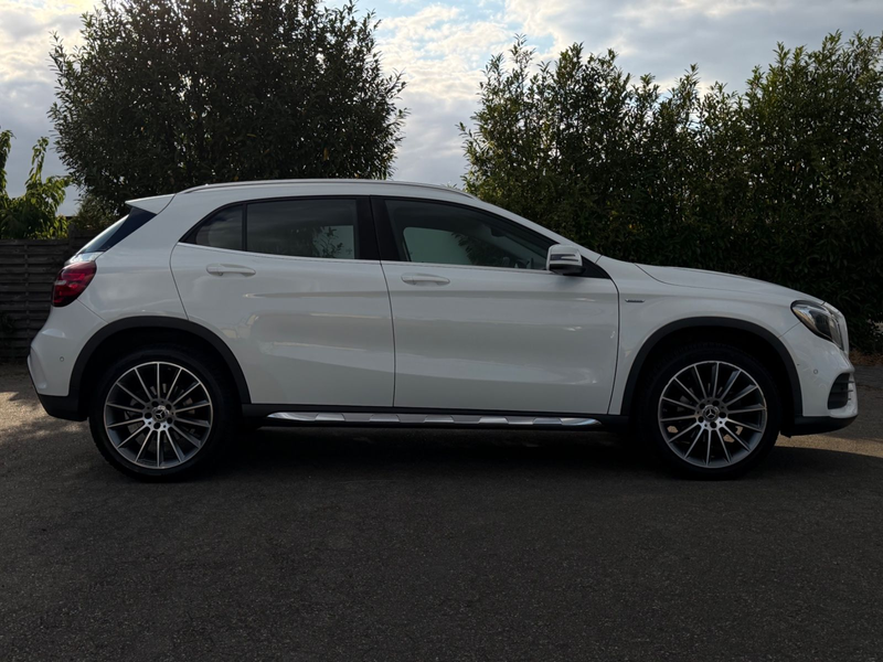 Mercedes-Benz GLA 200 KAMERA PDC NAVI GANZJAHRESREIFEN CARBON — photo 4