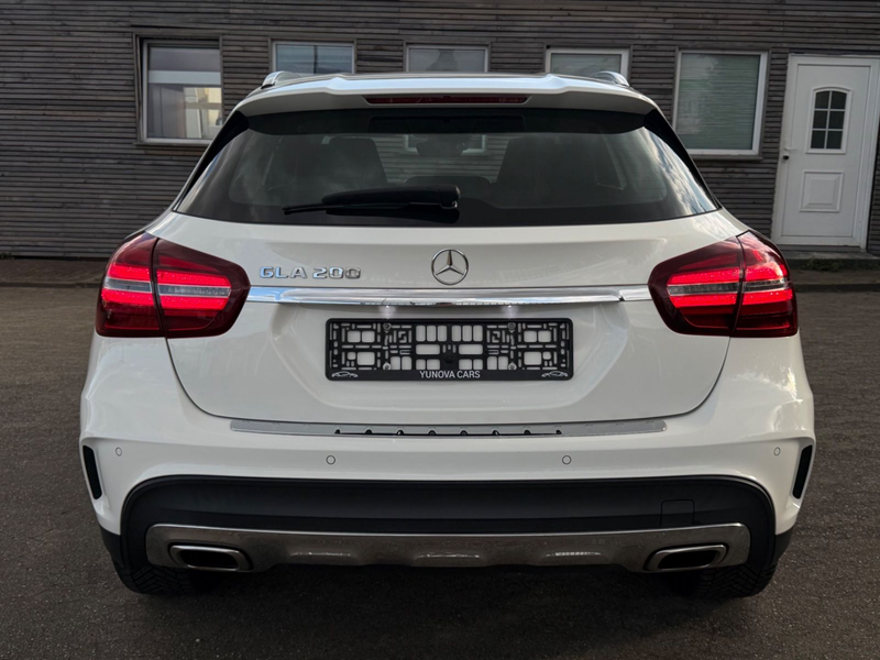 Mercedes-Benz GLA 200 KAMERA PDC NAVI GANZJAHRESREIFEN CARBON — photo 6