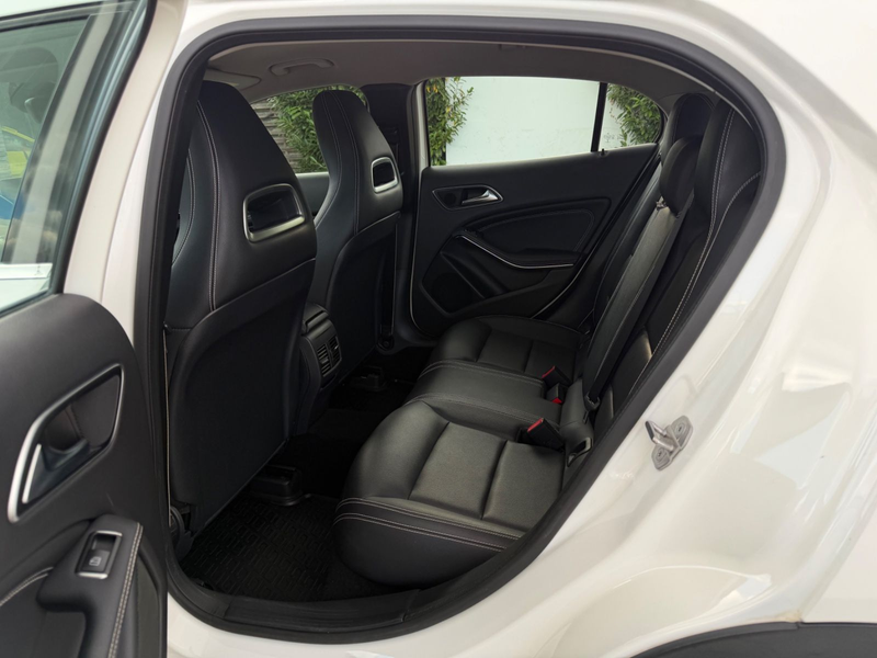 Mercedes-Benz GLA 200 KAMERA PDC NAVI GANZJAHRESREIFEN CARBON — photo 13