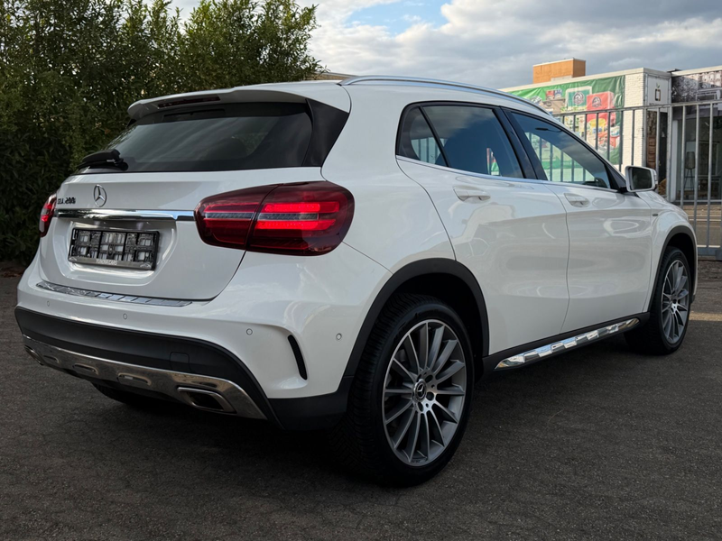 Mercedes-Benz GLA 200 KAMERA PDC NAVI GANZJAHRESREIFEN CARBON — photo 5