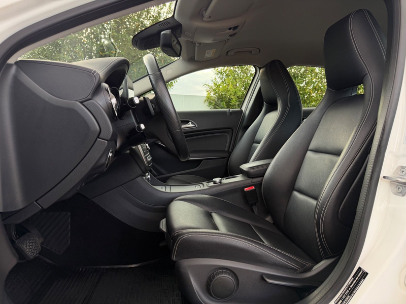 Mercedes-Benz GLA 200 KAMERA PDC NAVI GANZJAHRESREIFEN CARBON — photo 10