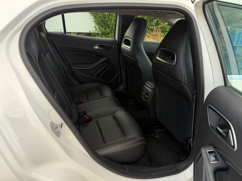 Mercedes-Benz GLA 200 KAMERA PDC NAVI GANZJAHRESREIFEN CARBON — photo 15