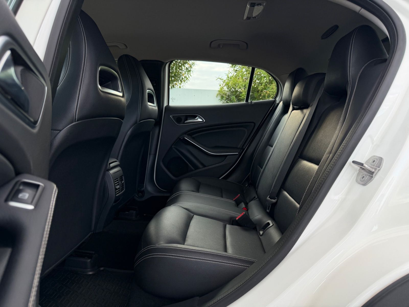 Mercedes-Benz GLA 200 KAMERA PDC NAVI GANZJAHRESREIFEN CARBON — photo 14
