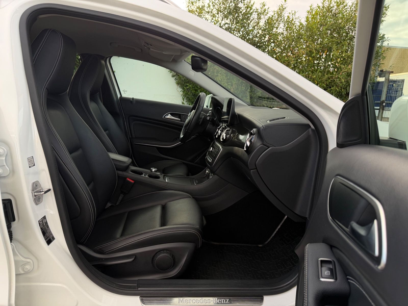 Mercedes-Benz GLA 200 KAMERA PDC NAVI GANZJAHRESREIFEN CARBON — photo 11