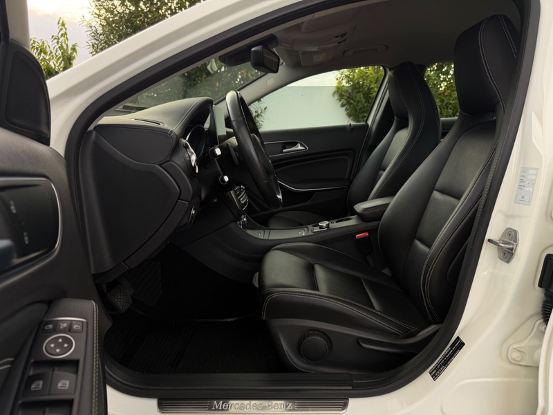 Mercedes-Benz GLA 200 KAMERA PDC NAVI GANZJAHRESREIFEN CARBON — photo 9