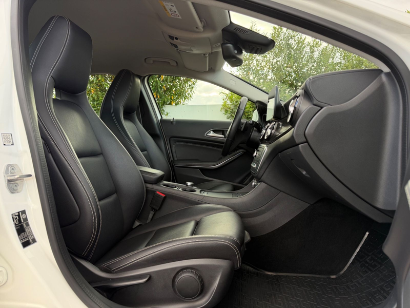 Mercedes-Benz GLA 200 KAMERA PDC NAVI GANZJAHRESREIFEN CARBON — photo 12