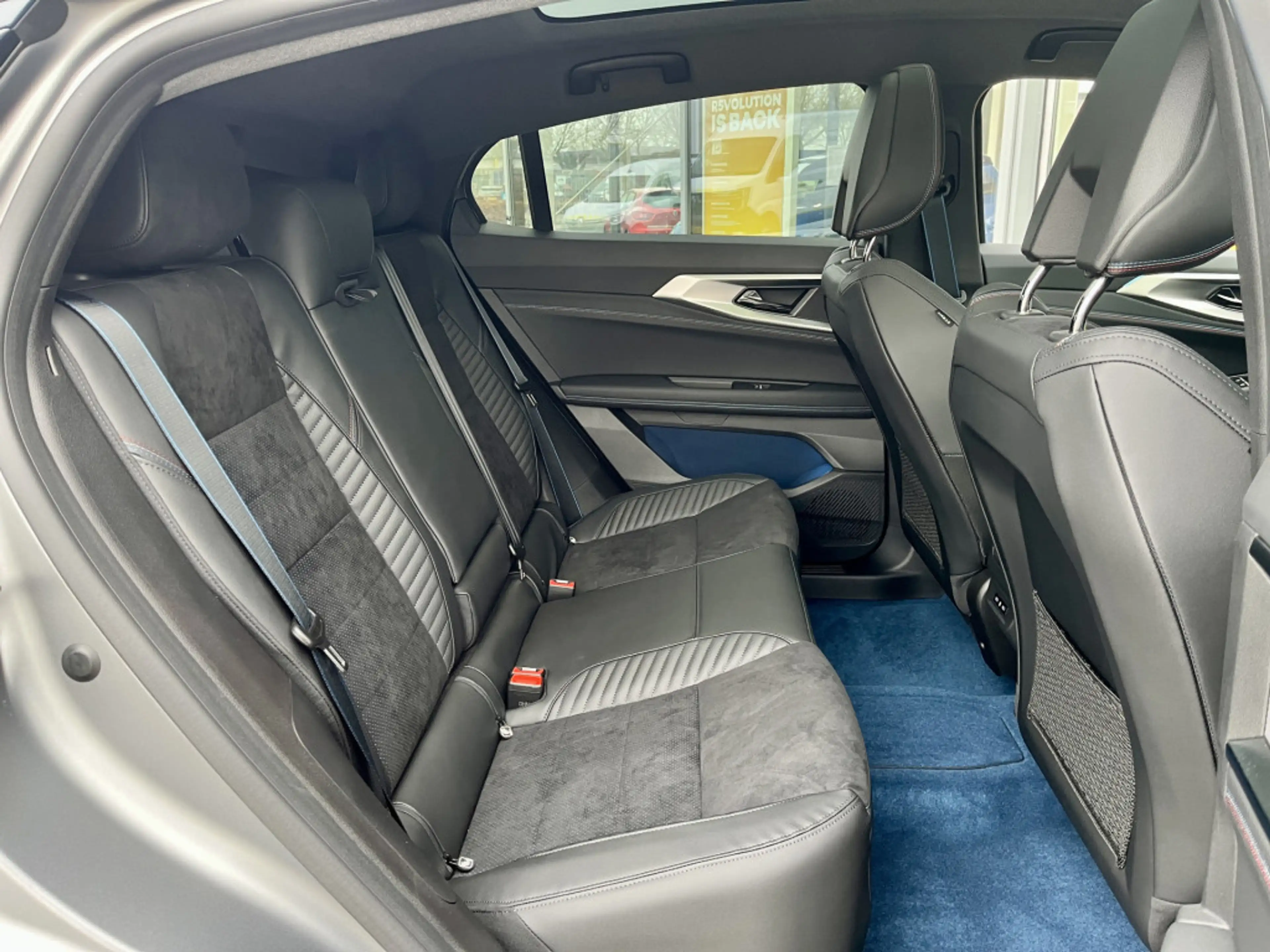 Renault Rafale E-Tech 4x4 Plug-In Hybrid 300 Atelier Alpine | All — photo 11