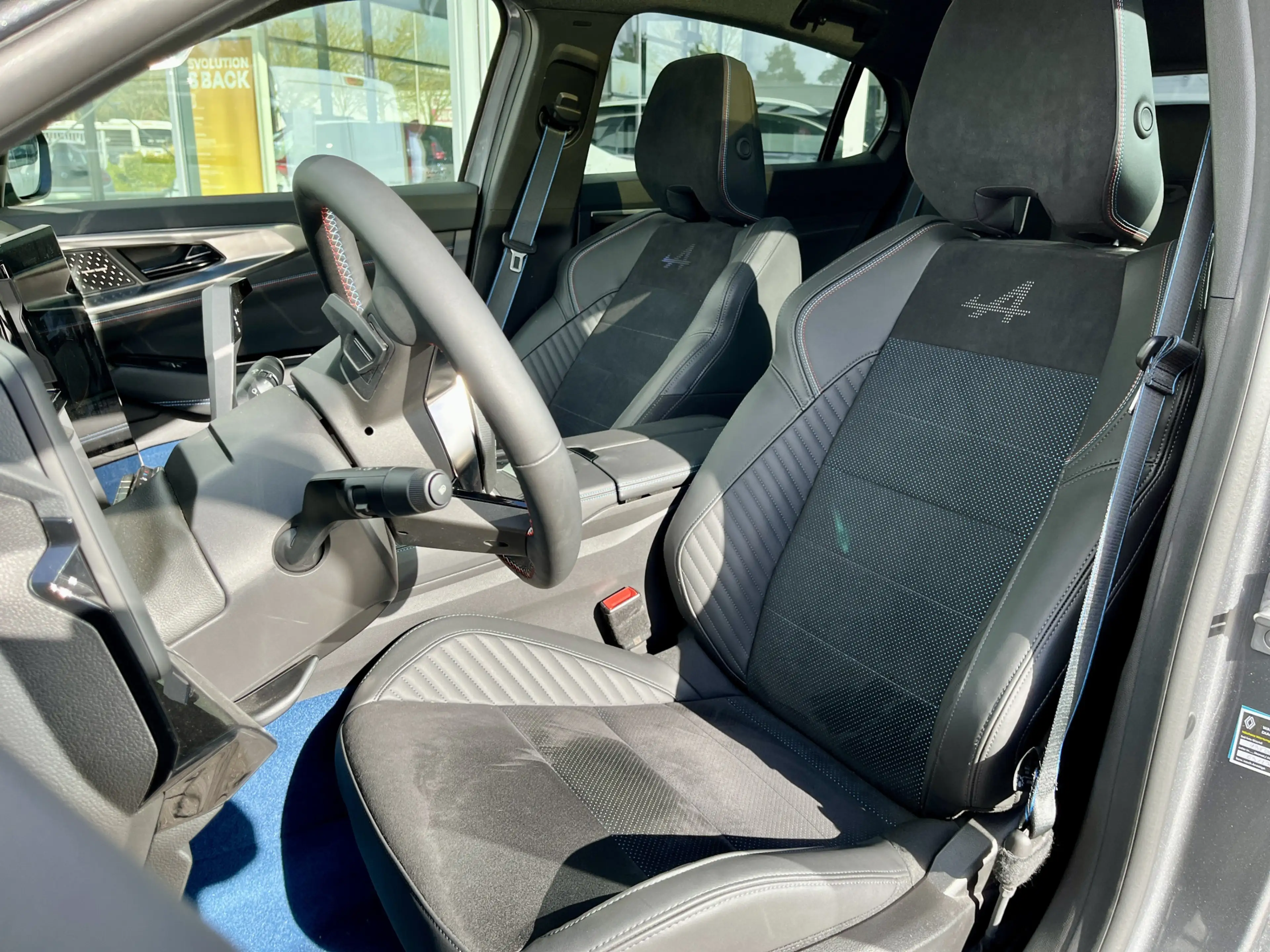Renault Rafale E-Tech 4x4 Plug-In Hybrid 300 Atelier Alpine | All — photo 6