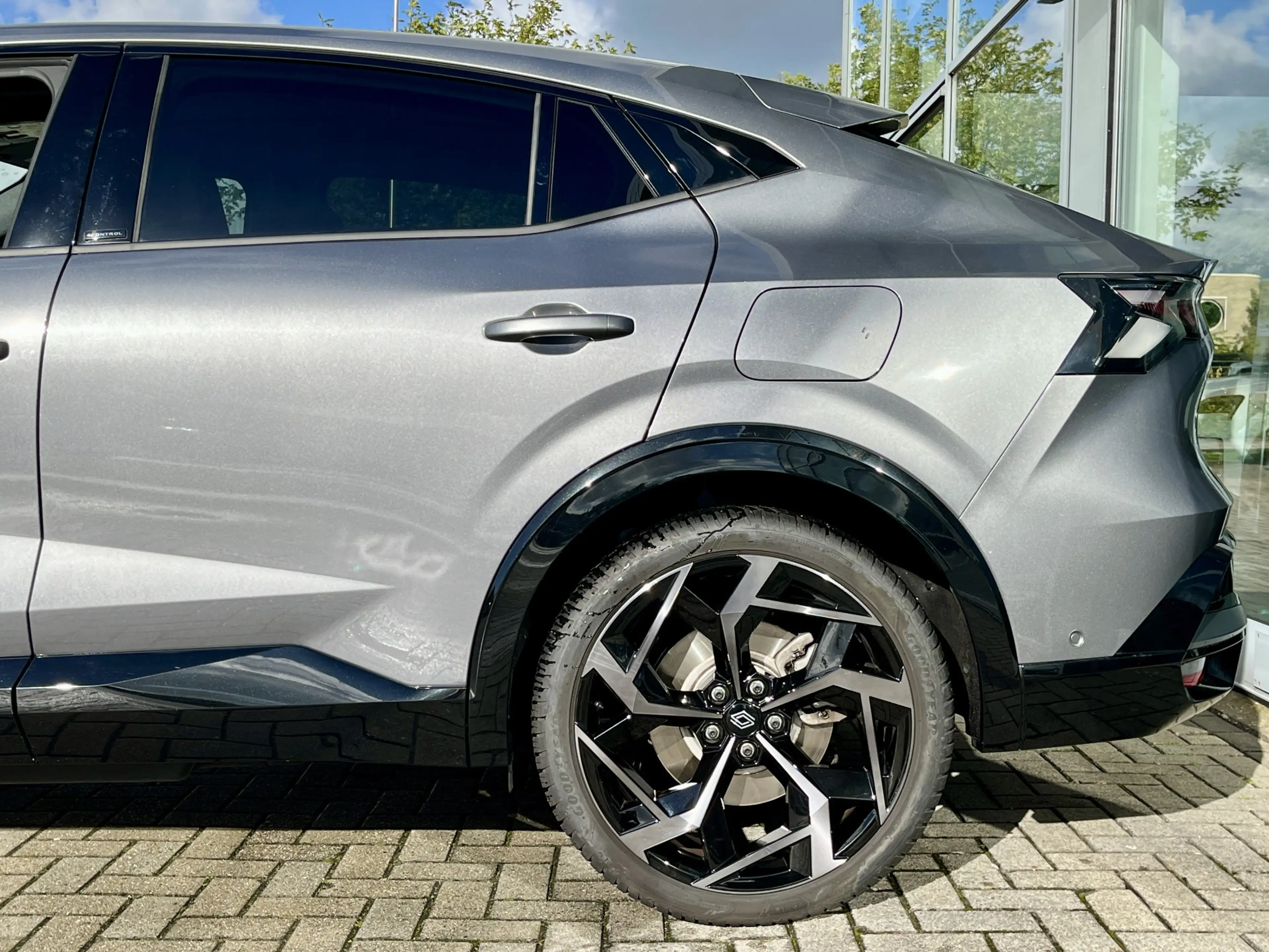 Renault Rafale E-Tech 4x4 Plug-In Hybrid 300 Atelier Alpine | All — photo 14