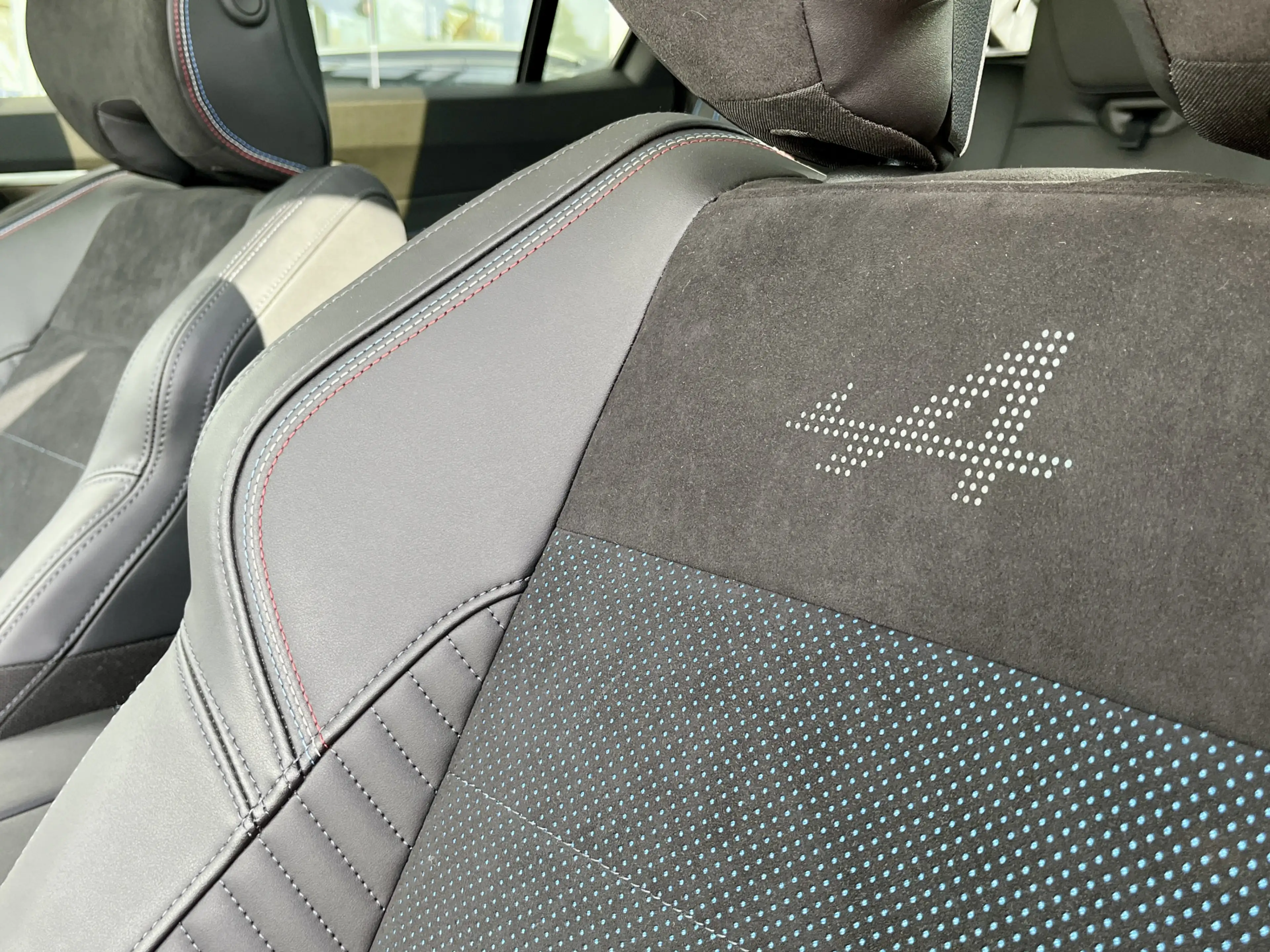 Renault Rafale E-Tech 4x4 Plug-In Hybrid 300 Atelier Alpine | All — photo 7