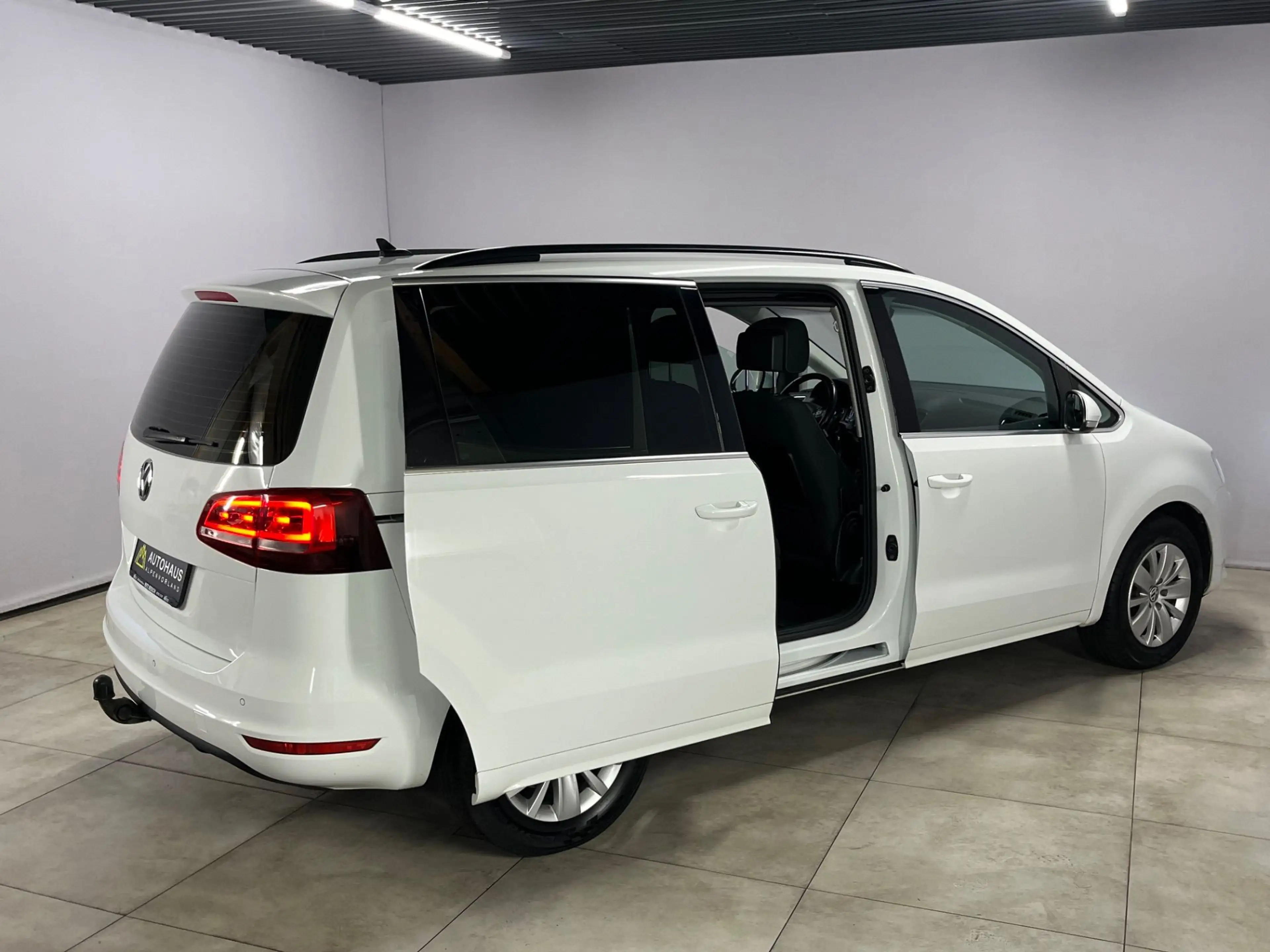 Volkswagen Sharan 2.0 TDI DSG ***AHK-schwenkbar**** — photo 9